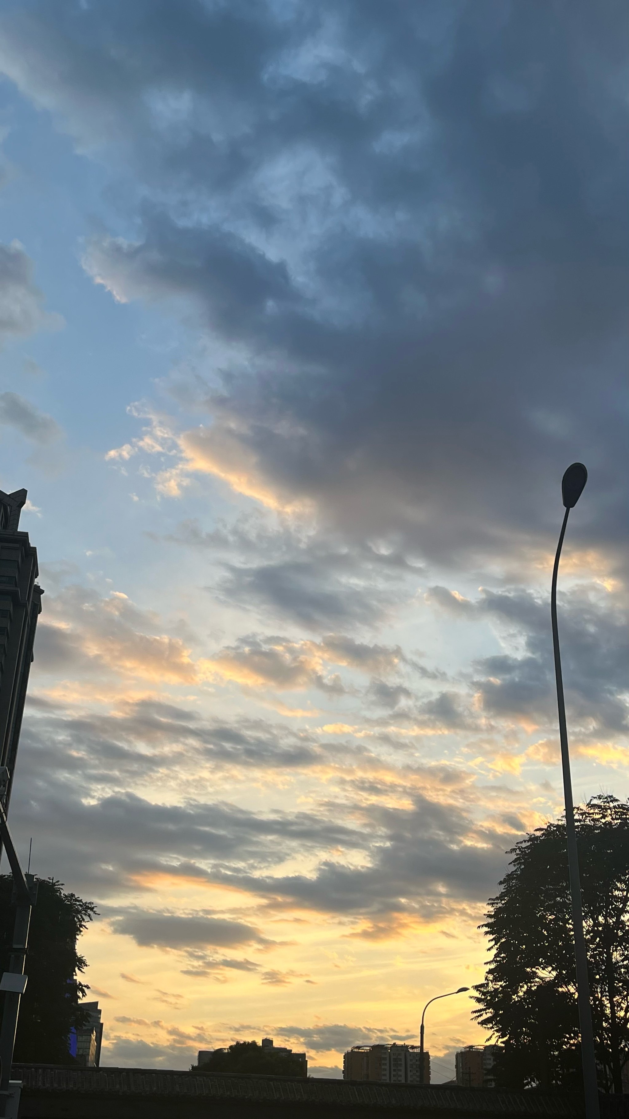 傍晚照片滤镜苹果手机版苹果手机照片风景调色万能参数-第2张图片-太平洋在线下载